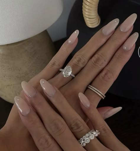 Chic Minimalist Nails, Nails And Rings, Kutek Disney, Unghie Sfumate, Manicured Nails, Classy Nail Designs, Classy Nail, Neutral Nails, Nails 2023