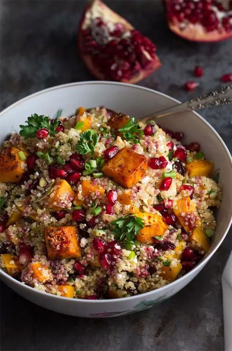 Roasted Butternut Squash Quinoa Salad by Food Fanatic on foodiecrush.com Squash Quinoa Salad, Butternut Squash Quinoa Salad, Cookies Banane, Resep Vegan, Squash Quinoa, Butternut Squash Quinoa, Salad Quinoa, Plats Healthy, Resep Salad