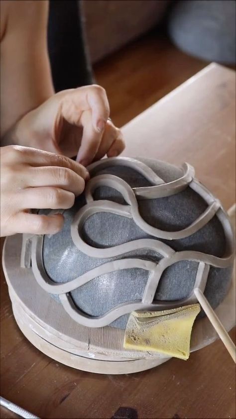 | h a n d m a d e . m i n d f u l . a r t Our thoughts always fly in waves ♡ . . Clay by Goerg & Schneider 234 @haveagoodclay… | Instagram Ceramics Bowls Designs, Ceramics Pottery Bowls, Pottery Lessons, Coil Pots, Beginner Pottery, Vision Art, Pottery Handbuilding, Clay Bowl, Easter Decorations Dollar Store