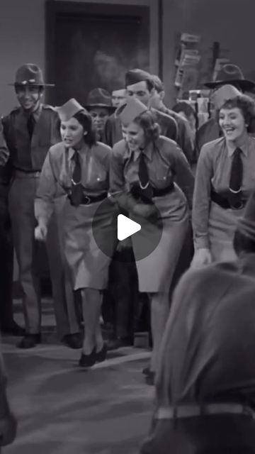 40s Music, The Andrews Sisters, 1940s Music, Andrews Sisters, Classic Jazz, Old Hollywood Movies, Hollywood Cinema, Carol Burnett, Old Hollywood Stars