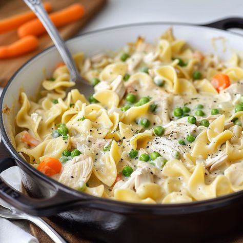 Chicken Pot Pie Noodles Chicken Pot Pie With Noodles Recipe, Chicken Pot Pie Noodles, Pot Pie Noodles, Delicious Chicken Pot Pie, Easy Dump Cake Recipe, Creamy Chicken Pot Pie, Chicken Pot Pie Soup, Creamy Recipes, Chicken Meals