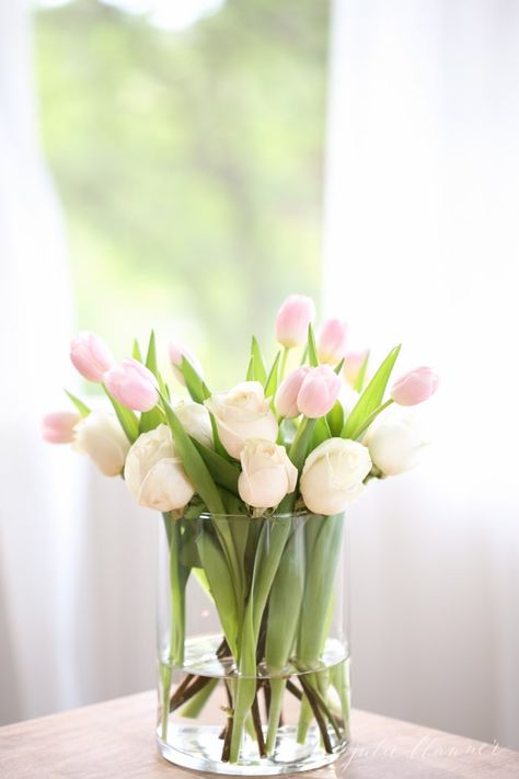 Tulips Arrangement, Julie Blanner, Simple Flower Design, Flower Arrangements Diy, White Tulips, Beautiful Centerpieces, Beautiful Flower Arrangements, Pink Petals, Decor Guide