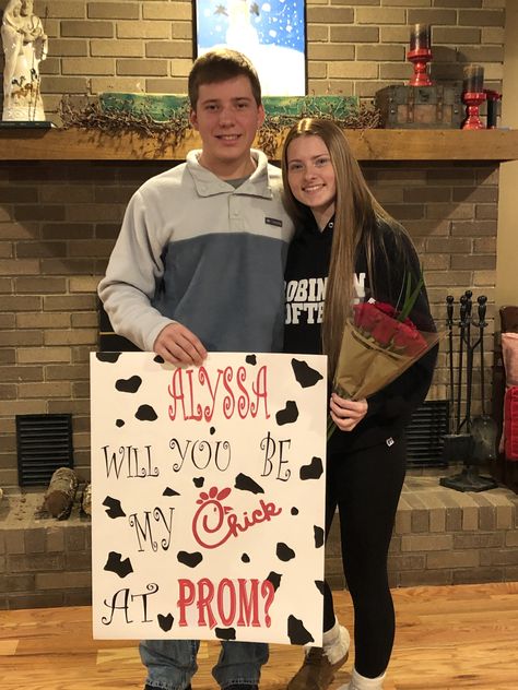 Chick-Fil-A Promposal Chic Fil A Hoco Proposal, Chic Fil A Promposal, Chick Fil A Homecoming Proposal Ideas, Chick Fil A Promposal Ideas, Chickfila Hoco Proposals, Cow Homecoming Proposal Ideas, Cow Themed Promposal, Cow Promposal Ideas, Hoco Proposals Ideas Chick Fil A