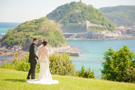 Breathtaking Destination Wedding Inspiration at a Villa on the Bay in San Sebastian | Plenty to Declare Weddings | See More! http://heyweddinglady.com/classic-basque-wedding-inspiration-in-san-sebastian/ San Sebastian Spain Wedding, San Sebastian Wedding, 1920s Wedding Dress, 1920's Wedding, Spain Wedding, San Sebastian Spain, 1920s Wedding, Villa Wedding, Travel Theme Wedding