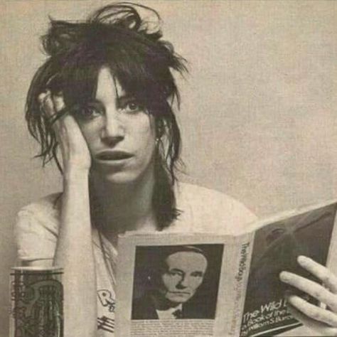 Patti Smith Robert Mapplethorpe, Chelsea Hotel, Great Philosophers, Robert Mapplethorpe, Women Of Rock, Love This Pic, Riot Grrrl, Patti Smith, I'm With The Band