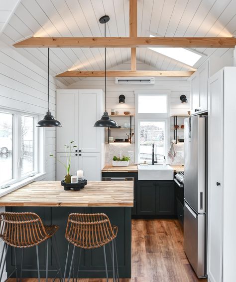 Cascade Max Tiny House is Apt for Hosting Intimate Gatherings Tiny Airbnb Ideas, Tiny House Interior Design, Dream Dream, Tiny House Inspiration, Tiny House Kitchen, Modern Tiny House, Tiny Cabin, Tiny House Interior, Tiny House Cabin