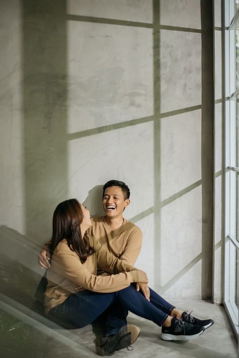 #prewedding #indoor #photography #casual #indonesia #brown #chocolate #preweddindoor #together #happy #smile #ootd Prewedding Photography Casual, Prewed Indoor, Rainy Photoshoot, Prewedding Outdoor, Pre Wedding Photoshoot Outfit, Wedding Photoshoot Props, Color Outfits, Pre Wedding Shoot Ideas, Pre Wedding Photoshoot Outdoor