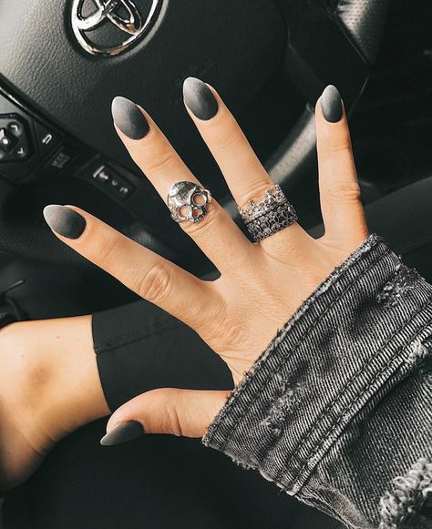 Black Ombre Nails, Black Halloween Nails, Simple Fall Nails, Cute Nails For Fall, Fall Nail Art, Dip Powder Nails, Dipped Nails, Manicure Y Pedicure, Heart Nails