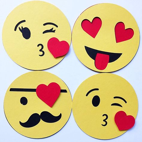 Set Emoji, Emoji Party Favors, Party Emoji, Saint Valentin Diy, Emoji Valentines, Valentines Bricolage, Valentine Art Projects, Classroom Birthday, Valentine's Day Crafts For Kids