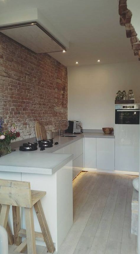 White And Brick Kitchen, Apartment Flooring, Amsterdam Kitchen, Kitchen Brick Wall, Küchen In U Form, Modern Industrial Kitchen, My Kitchen Rules, Urban Kitchen, Loft Kitchen