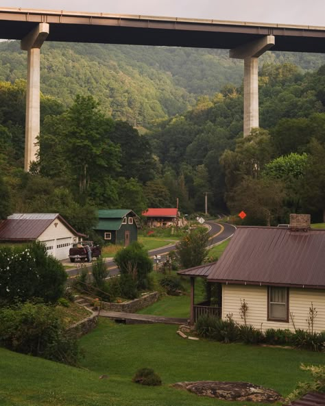 Nature Aesthetic, Pretty Places, Green Aesthetic, Pretty Pictures, Aesthetic Pictures, North Carolina, Places To Go, Beautiful Places, Outdoor Structures