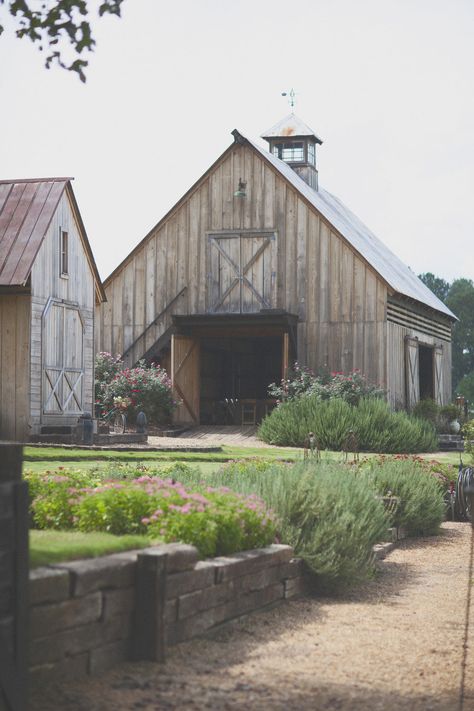 Forest Farm, Barn Living, Country Barns, Barn Garage, Barns Sheds, Dream Barn, Barn Design, Barn Ideas, Farm Barn