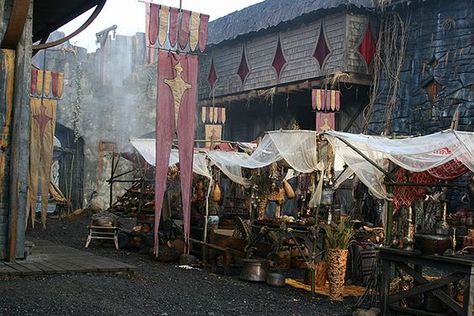 Vila Medieval, Dragon Inspiration, Medieval Market, Yennefer Of Vengerberg, Medieval Aesthetic, Outdoor Market, Medieval Times, Chronicles Of Narnia, Medieval Town