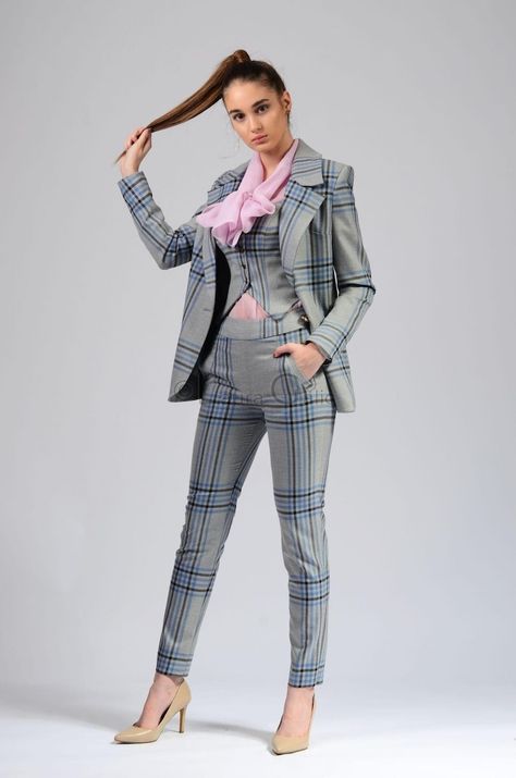 Gentleman Style Woman, Dapper Gentleman Style, Vest Suit, Corset Vest, Office Women, Single Breasted Blazer, Womens Suits, Dapper Gentleman, 3 Piece Suits