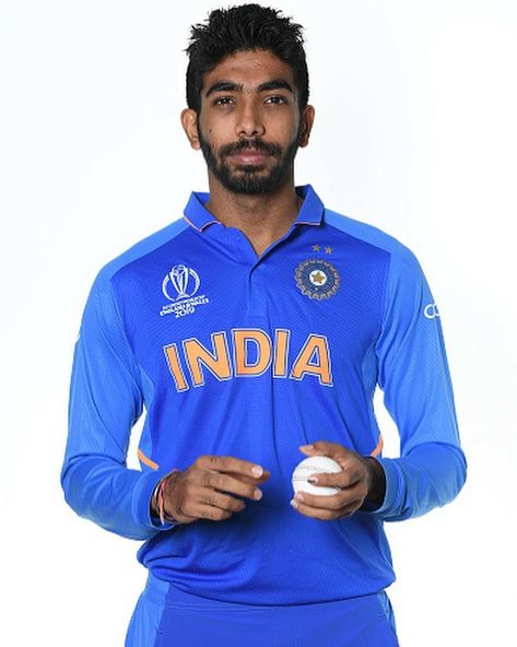 Bumrah......The mam😙😙😙 Indian Cricketers, Jasprit Bumrah, Decent Wallpapers, Cricket Players, Ipl 2020, Portraits Drawing, Virat Kohli Instagram, Celebrity Portraits Drawing, Cricket (sports)