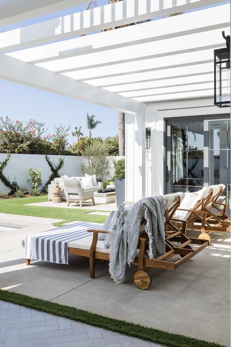 The Look: Windward P.4 - Mindy Gayer Design Co. Patio Backyard Ideas, Backyard Pool Deck, Pool House Cabana, Farmhouse Yard, Serena Lily, Beach Lounge, Backyard Spaces, Country Landscaping, Patio Backyard