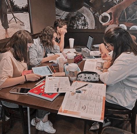 Studying Friends Aesthetic, Study Buddy Aesthetic, Group Study With Friends, Friends Studying Together, Vision Board Assignment, University Friends, College Vision Board, Study Cafe, Writing Blog