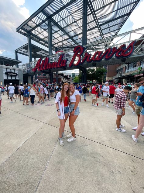 baseball @ the atlanta braves Baseball Game Poses, Baseball Game Pics, Atlanta Braves Outfit, Braves Game Outfit, Baseball Pics, Braves Game, Atlanta Braves Baseball, Insta Poses, Game Outfit