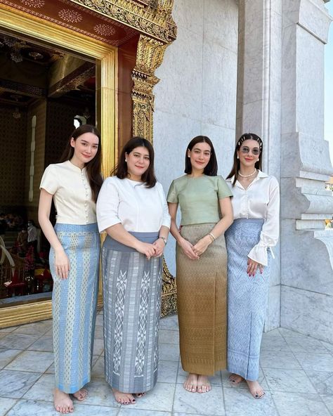 Khmer Temple Outfit, Thai Traditional Dress Aesthetic, Khmer Skirt, Burma Dress, Khmer Traditional Clothes Design, Thai Dresses, Khmer Traditional Clothes, Thai Silk Dresses, Cambodian Dress