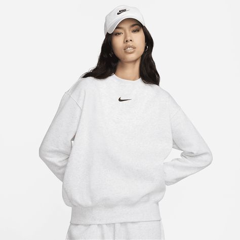 Nike Sweatshirt Women, Volleyball Accessories, Nike Sportswear Phoenix Fleece, Nike Crew Neck, Sweatshirt Nike, Nike Sportswear Women, Women's Windbreaker, Luxury Loungewear, Nike Crewneck