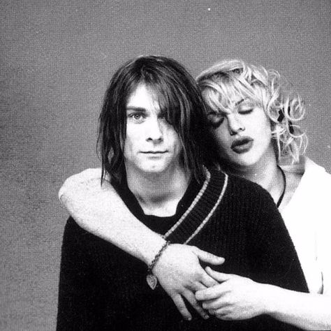 Kurt Cobain and Courtney Love Photographed by Michael Levine in 1992 ~ vintage everyday Kurt Cobain Courtney Love, Courtney Love Kurt Cobain, Kurt Cobain And Courtney Love, Kat Bjelland, Ying Gao, Rock Couple, Kurt And Courtney, Donald Cobain, Smiling People