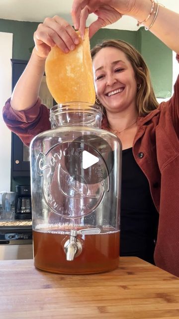 Sarah Bond on Instagram: "Want a fun little summer project? Let’s brew kombucha! 🍺

FOR THE FULL RECIPE 👉 comment “brew” and I’ll send it to you!

This is one of the all-time top recipes on Live Eat Learn, and it’s so popular that started a whole website all about brewing kombucha called BrewBuch.com! I also run a Facebook group with over 30 thousand home brewers who support each other in brewing called Kick*ss Kombucha Brewers (but with the “a” 😛). Basically, if you want to try brewing kombucha, I’m your gal!
.
.
.
.
.
#kombucha #kombuchabrewing #kombuchaontap #kombuchalove #kombuchalover #fermentedfoods #fermentation #homebrewing #homebrew #homebrewer" Kombucha Brewing, Diy Kombucha, Make Kombucha, Chocolate And Raspberry Tart, How To Brew Kombucha, Homemade Kombucha, Kombucha Recipe, Fermented Tea, Probiotic Drinks