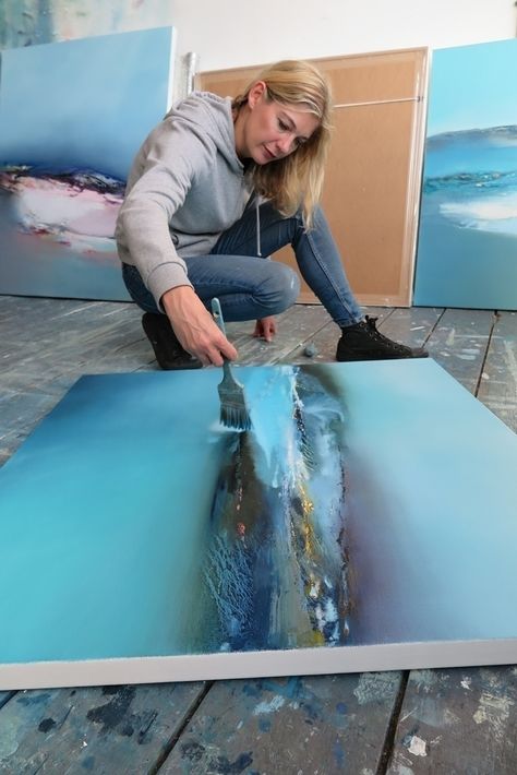 Interview with Seascape Artist Elaine Jones - Culture Coastal Inspired Art, Seascape Artists, Canvas Painting For Beginners, Black Canvas Paintings, Easy Flower Painting, Christmas Paintings On Canvas, Large Canvas Painting, Texture Painting On Canvas, Small Canvas Paintings