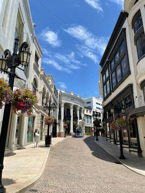 Rodeo Drive Los Angeles, La Shopping Aesthetic, Los Angeles Rodeo Drive, California Rich Aesthetic, Los Angeles Rich Aesthetic, Los Angeles Summer Aesthetic, La Trip Aesthetic, La Life Aesthetic, California Travel Aesthetic