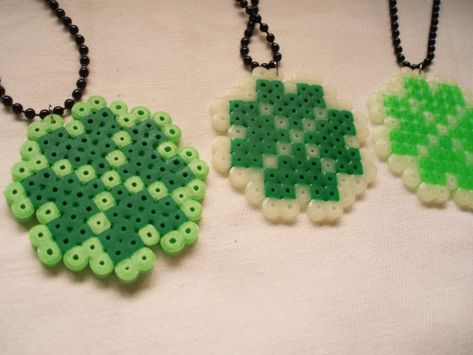 Bead Shamrock, Melt Beads, Shamrock Pattern, Diy Perler Bead Crafts, Perler Crafts, Melty Beads, Diy Perler Beads, Melting Beads, Iron Beads