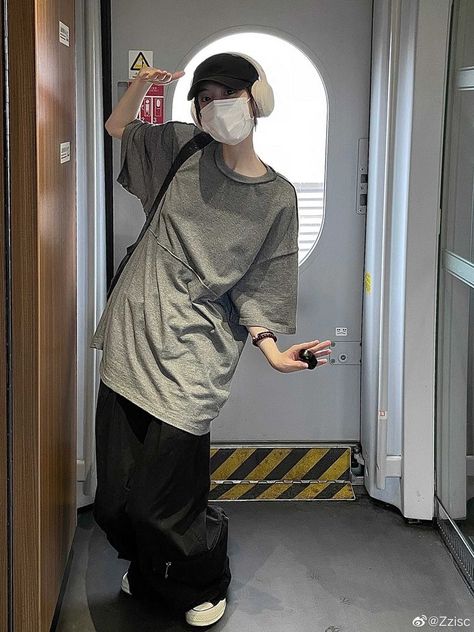 Zzisc Outfits, Train Outfit Travel, Train Outfit, Face Yoga Facial Exercises, Outfit Travel, Album Cover Design, Aesthetic Vibes, Friend Poses, Style Korean