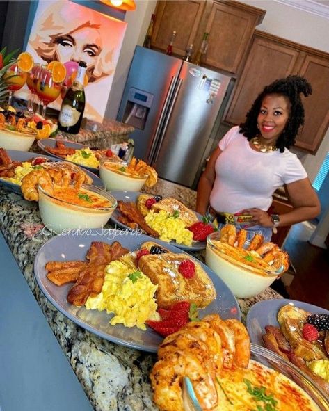 Breakfast Plates Black People, Brunch Catering Ideas, Breakfast Ideas Black People, Party Food Black People, Breakfast Brunch Party, Brunch Catering, Family Brunch, Party Food Buffet, Soul Food Dinner