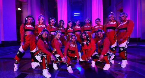 Dance Crew Outfits, Hip Hop Dance Team, Dance Team Clothes, Street Dance Outfits, Dance Team Costumes, Dunk Outfit, Hip Hop Costumes, Dance Crew, Hip Hop Dancer