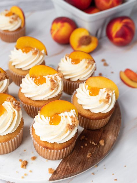 Peach Crumble Cupcakes - Creme de Lacombe Peach Cupcakes Recipe, Peach Marmalade, Peach Buttercream, Crumble Cupcakes, Peach Cobbler Cupcakes, Mango Cupcakes, Cake Base Recipe, Lemon Blueberry Cupcakes, Peach Cupcakes