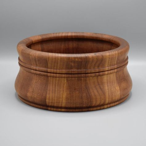 Staved and turned bowl in teak. Very good as a fruit bowl. This piece has an attribution mark,   I am sure that it is completely authentic and  take full responsibility for any authenticity   issues arising from misattribution Turned Bowls, Wood Objects, Woodturning Bowls Design, Wooden Kitchen Accessories, Lathe Turned Wood Bowls, Wood Turned Salad Bowls, Wood Turned Bowls, Wood Turned Bowls Viking, Kasih Co-op Teak Wood Bowl