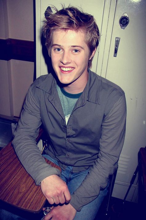 Lucas Grabeel as Lucas. XD Highschool Musical, Lucas Grabeel, Ryan Evans, High School Music, Fit People, Disney Channel Stars, Handsome Actors, High School Musical, Dancing Queen