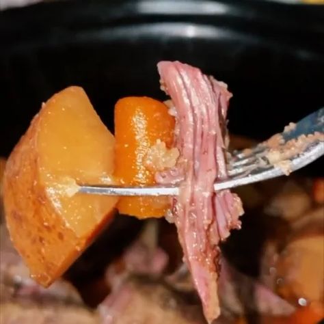 Crockpot Garlic Butter Beef and Potatoes - Madison Loethen Easy Crockpot Pot Roast, Pork Chops With Potatoes, Butter Beef, Crockpot Pot Roast, Boneless Pork Chop Recipes, Crockpot Recipes Beef Stew, Garlic Beef, Crockpot Dessert Recipes, Crock Pot Desserts