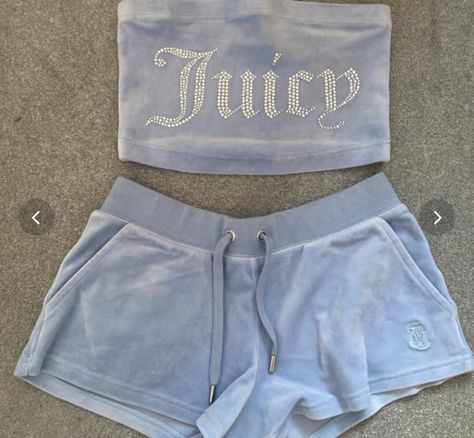 Juicy Couture Tube Top, Juicy Clothing, Baddie Pjs, Juicy Set, Juicy Couture Clothes, Looks Com Short, Pijamas Women, 2000s Clothes, 2000s Fashion Outfits