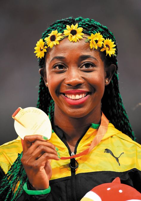 Shelly-Ann Fraser-Pryce (Jamaica) 🥇 100 Metres 🥇 4x100 Metres • 2015 World Championships (Beijing) #flowers #hairstyle Shelly Ann Fraser Pryce, Flowers Hairstyle, Shelly Ann Fraser, Kingston Jamaica, Athletic Girls, Sporty Girls, Retro Women, Action Poses, Female Athletes