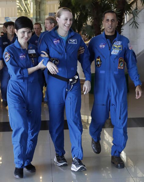 Astronaut Uniform, Space Jumpsuit, Space Uniform, Cassette Futurism, Futurism Fashion, Nasa Wallpaper, Back To The Moon, Nasa Astronauts, Military Photos