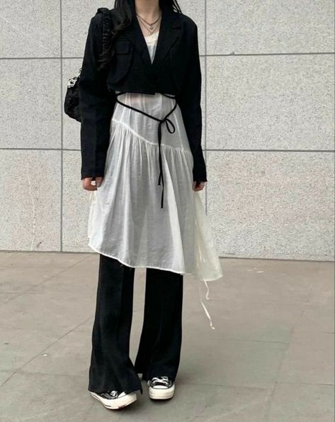 Wasia Project, Japan Fits, Dress Over Jeans, Detail Couture, Dress Over Pants, Alt Style, Mode Inspo, Aesthetic Clothing, 가을 패션