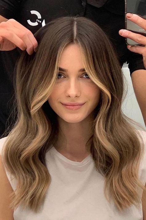 Highlights Brown Hair Balayage, Face Framing Hair, Rambut Brunette, Hair Contouring, Brown Hair Inspo, Brunette Hair With Highlights, Money Piece, Vlasové Trendy, Brown Hair With Blonde Highlights