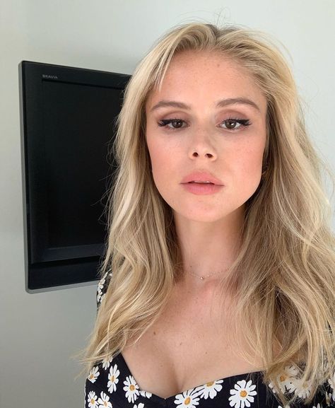 Dominique Mcelligott, Erin Moriarty, Famous Actresses, The Duff, The Boys, Plastic Surgery, Celebrities Female, Celebrity Crush, Pretty Woman