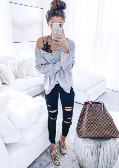 Ripped Jeans Outfit Casual, Black Ripped Jeans Outfit, Ripped Jeans Outfit, Summertime Outfits, Bralette Outfit, Chic Winter Outfits, Simple Fall Outfits, Neue Outfits, Black Ripped Jeans