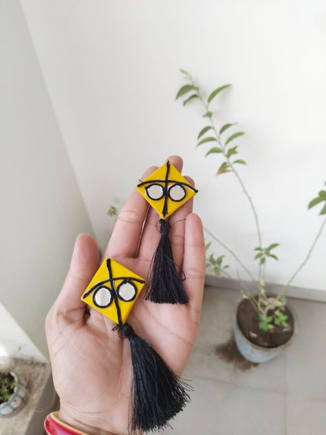 Kite Earrings, Diy Jewelry Making Bracelets, Diy Jewellery Designs, Diy Fabric Jewellery, Fabric Jewellery, Crochet Jewelry Patterns, Diy Jewelry Unique, Making Bracelets, Contemporary Accessories