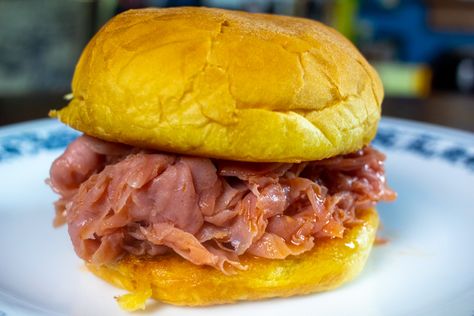 Pittsburgh's Chipped Chopped Ham Sandwiches Chipped Ham Bbq Pittsburgh, Bbq Ham Recipes, Chopped Sandwich, Hot Ham Sandwiches, Barbeque Sandwiches, Fried Ham, Hot Sandwich Recipes, Ham Sliders, Fried Chips