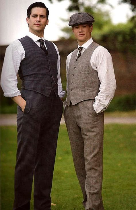 Robert James-Collier and Ed Speleers on the set of Downton Abbey 1920s Butler, Rain Costume, 1920 Men, 1920s Outfit, Ed Speleers, 20s Men, Thomas Barrow, Drowsy Chaperone, Rob James Collier