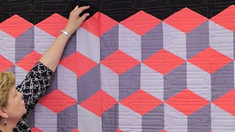 No “Y” Seams, No Problem: Create A Rhombus Cube Quilt With Ease – DIY Ways Cube Quilt, Tumbling Blocks Quilt, Quilt Size Chart, Tumbling Blocks, Quilt Block Patterns Free, Pretty Quilt, Jellyroll Quilts, Card Tricks, Quilting Techniques