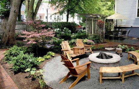 Gravel Fire Pit, Fire Pit Landscaping Ideas, Outdoor Fire Pit Area, Rustic Fire Pits, Fire Pit Landscaping, Rustic Backyard, Garden Fire Pit, Fire Pit Area, Fire Pit Designs