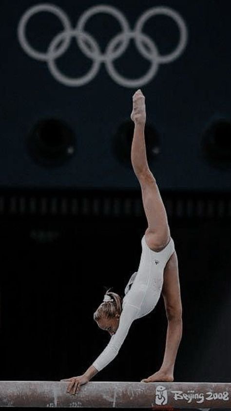 Aesthetic Gymnastics, Gymnastics Pics, Gymnastics Aesthetic, Rebecca Jenshak, Gymnastics Stuff, Sport Aesthetic, Amazing Gymnastics, Gymnastics Photos, Gymnastics Photography