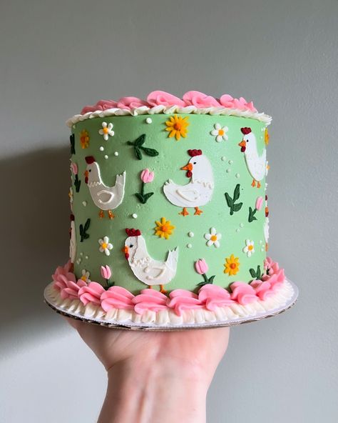 Cake Ideas Wedding Simple, Baby Pink Cake Ideas, Highlander Cow Smash Cake, Lime Cake Decoration, Cupcake Cakes Birthday Boy, Chicken Smash Cake, Farmers Market Theme Cake, Cute Circle Cakes, Non Fondant Birthday Cake